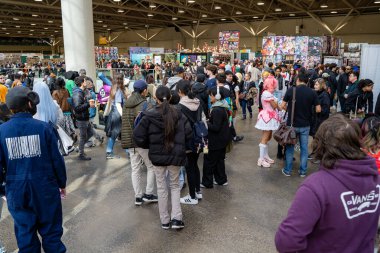 Toronto Comicon 'daki ziyaretçi kalabalığı. Toronto, Kanada - 14 Mart 2025.