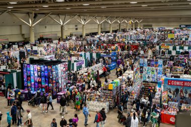 Toronto Comicon 'daki ziyaretçi kalabalığı. Toronto, Kanada - 14 Mart 2025.