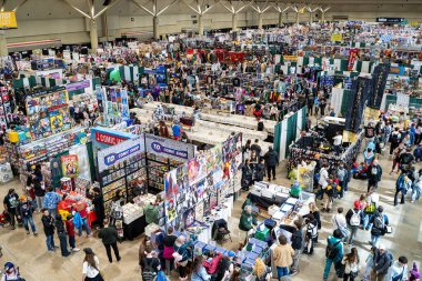 Toronto Comicon 'daki ziyaretçi kalabalığı. Toronto, Kanada - 14 Mart 2025.