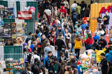 Toronto Comicon 'daki ziyaretçi kalabalığı. Toronto, Kanada - 14 Mart 2025.