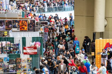 Toronto Comicon 'daki ziyaretçi kalabalığı. Toronto, Kanada - 14 Mart 2025.