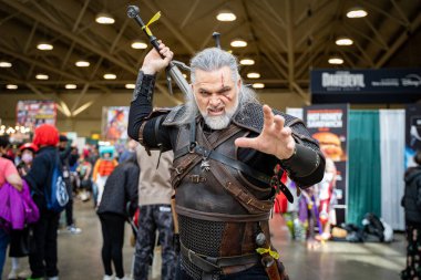 Toronto Comicon 'da Witcher Cosplayer. Toronto, Kanada - 14 Mart 2025.