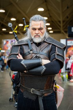 Toronto Comicon 'da Witcher Cosplayer. Toronto, Kanada - 14 Mart 2025.