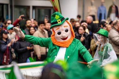 Toronto 'daki Aziz Patrick Günü Geçit Töreni 2025' e katılanlar. Toronto, Kanada - 16 Mart 2025.