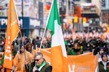 Toronto 'da Aziz Patrick Günü Geçit Töreni 2025 manzarası. Toronto, Kanada - 16 Mart 2025.