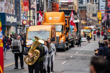 Toronto 'da Aziz Patrick Günü Geçit Töreni 2025 manzarası. Toronto, Kanada - 16 Mart 2025.