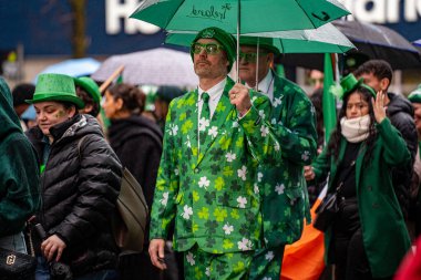 Toronto 'daki Aziz Patrick Günü Geçit Töreni 2025' e katılanlar. Toronto, Kanada - 16 Mart 2025.