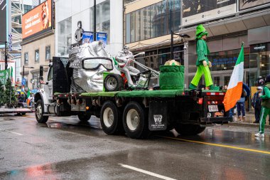 Toronto 'da Aziz Patrick Günü Geçit Töreni 2025 manzarası. Toronto, Kanada - 16 Mart 2025.