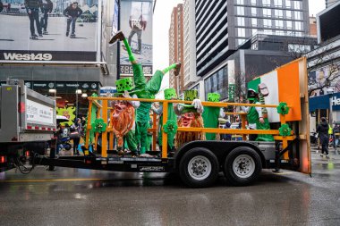 Toronto 'da Aziz Patrick Günü Geçit Töreni 2025 manzarası. Toronto, Kanada - 16 Mart 2025.