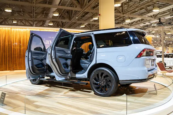 2025 Kanada Uluslararası Otomobil Fuarı 'nda Lincoln Navigator otomobili. Toronto, Kanada - 19 Şubat 2025.