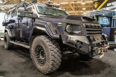 Ontario İl Polisi zırhlı araç 2025 Kanada Uluslararası Otomobil Fuarı 'nda. Toronto, Kanada - 19 Şubat 2025.