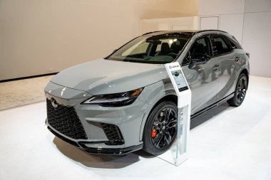 2025 Lexus RX 500h otomobil 2025 Kanada Uluslararası Otomobil Fuarı 'nda. Toronto, Kanada - 19 Şubat 2025.