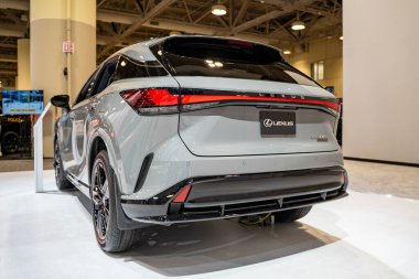 2025 Lexus RX 500h otomobil 2025 Kanada Uluslararası Otomobil Fuarı 'nda. Toronto, Kanada - 19 Şubat 2025.