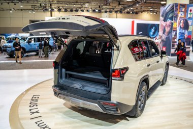 2025 Lexus LX 700h otomobil 2025 Kanada Uluslararası Otomobil Fuarı 'nda. Toronto, Kanada - 19 Şubat 2025.