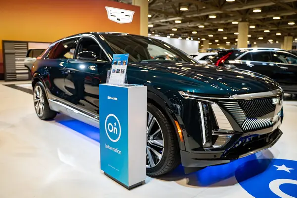 2025 Kanada Uluslararası Otomobil Fuarı 'nda 2025 Cadillac Lyriq otomobili. Toronto, Kanada - 19 Şubat 2025.