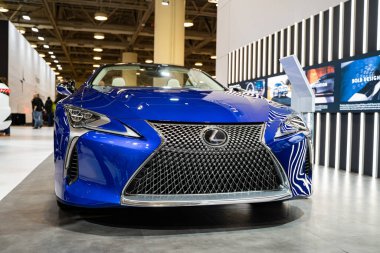 2024 Lexus LC üstü açık otomobil 2025 Kanada Uluslararası Otomobil Fuarı 'nda. Toronto, Kanada - 19 Şubat 2025.