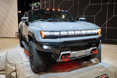 2025 Kanada Uluslararası Otomobil Fuarı 'nda 2025 Hummer EV pikap otomobil. Toronto, Kanada - 19 Şubat 2025.