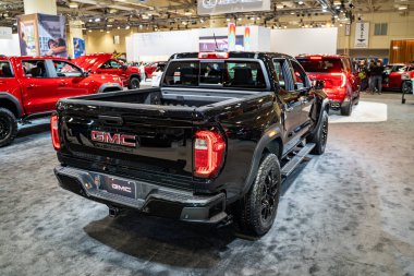 2025 Kanada Uluslararası Otomobil Fuarı 'nda 2024 Canyon Denali otomobili. Toronto, Kanada - 19 Şubat 2025.