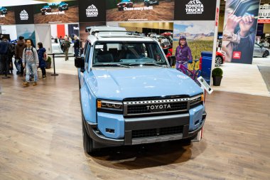 2025 Kanada Uluslararası Otomobil Fuarı 'nda Toyota Land Cruiser otomobili. Toronto, Kanada - 19 Şubat 2025.