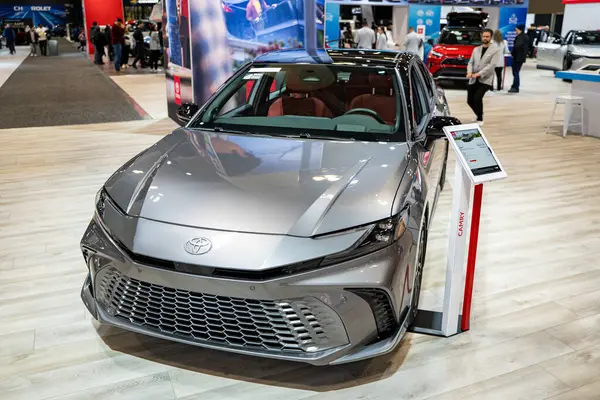 2025 Kanada Uluslararası Otomobil Fuarı 'nda Toyota Camry otomobili. Toronto, Kanada - 19 Şubat 2025.