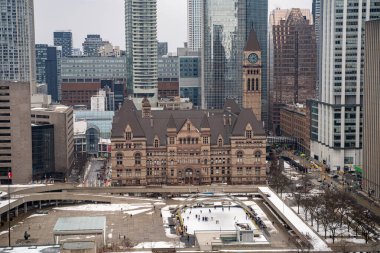 Toronto 'daki Nathan Phillips Meydanı' ndaki buz pateni pistinin hava görüntüsü. Toronto, Kanada - 28 Şubat 2025.