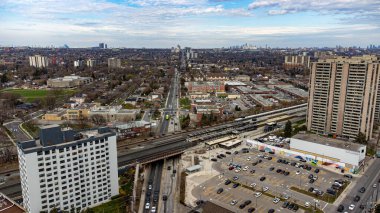 Toronto 'daki Weston mahallesinin havadan görüntüsü. Toronto, Kanada - 25 Nisan 2025.