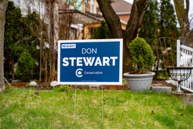 Toronto 'da Muhafazakar Parti adayı Don Stewart' ın kampanya işareti. Toronto, Kanada - 25 Nisan 2025.