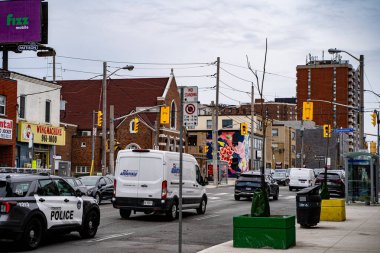 Toronto Eglinton West 'teki küçük Jamaika mahallesinin manzarası. Toronto, Kanada - 25 Nisan 2025.