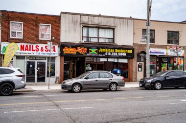 Toronto Eglinton West 'teki küçük Jamaika mahallesinin manzarası. Toronto, Kanada - 25 Nisan 2025.