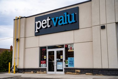 Pet Valu mağaza öngörüsü. Pet Valu bir Kanada hayvan maması ve aksesuar satıcısıdır. Toronto, Kanada - 25 Nisan 2025.