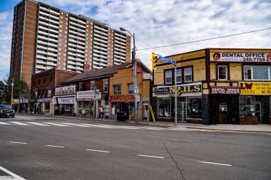 Toronto 'daki Weston mahallesinin manzarası. Toronto, Kanada - 25 Nisan 2025.