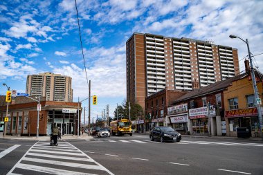 Toronto 'daki Weston mahallesinin manzarası. Toronto, Kanada - 25 Nisan 2025.