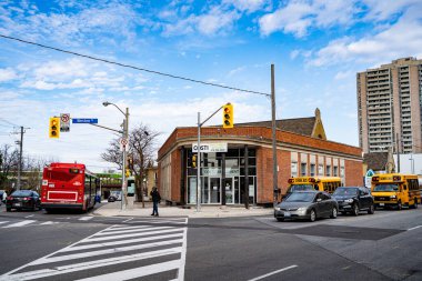 Toronto 'daki Weston mahallesinin manzarası. Toronto, Kanada - 25 Nisan 2025.
