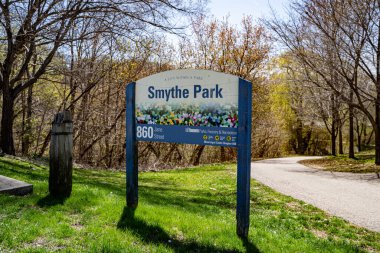 Toronto 'daki Smythe Park manzarası. Toronto, Kanada - 29 Nisan 2025.