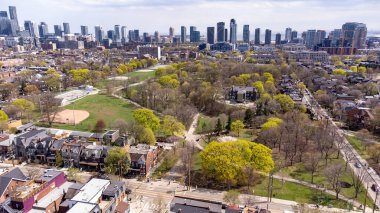 Toronto 'daki Trinity Bellwood Parkı' nın hava görüntüsü.