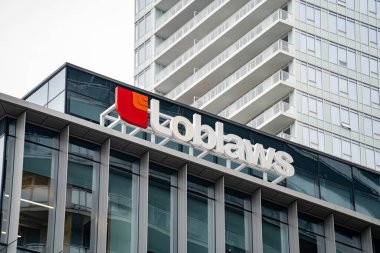 Loblaws mağazasının ön görüntüsü. İmza: Toronto, Kanada - 7 Haziran 2025.