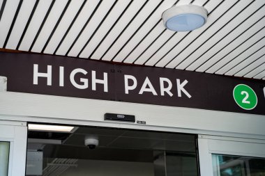 High Park TTC Metro İstasyonu manzarası. Toronto, Kanada - 2 Haziran 2025.