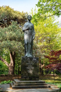 Toronto High Park 'taki Lesya Ukrayna heykeli. Toronto, Kanada - 2 Haziran 2025.
