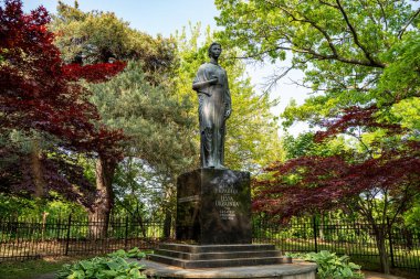 Toronto High Park 'taki Lesya Ukrayna heykeli. Toronto, Kanada - 2 Haziran 2025.