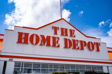 Kanada 'daki Home Depot mağazasının dış görünüşü. Vaughan, Kanada - 17 Mayıs 2025.