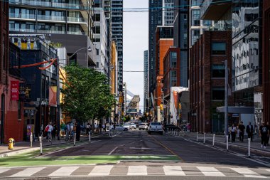 Toronto 'daki Blue Jays Way Caddesi manzarası. Toronto, Kanada - 15 Haziran 2025.
