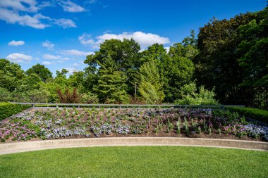 Toronto 'daki Edwards Gardens Park manzarası.