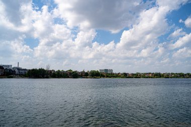 Brampton 'daki Profesör' ün Göl manzarası ve dinlenme merkezi manzarası.