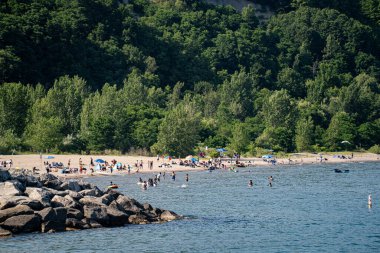 Scarborough 'daki Bluffer' s Park Sahili manzarası. Toronto, Kanada - 18 Temmuz 2025.