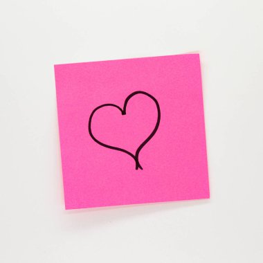 Yapışkan notaya kalbi çizdim.