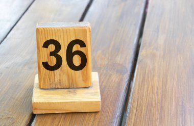 Tahta sekmede 36 numaralı ahşap öncelik.