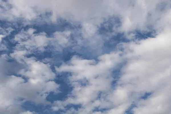 Фон Блакитного Неба Білими Хмарами Немовлята Білими Хмарами — стокове фото
