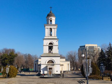Chisinau, Moldova - 13 Şubat 2022 Mavi gökyüzündeki Chisinau Katedrali.