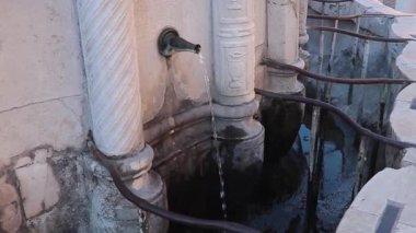 Zarif Akış: Rimini 'de içme suyu olan Yavaş Sinema Çeşmesi