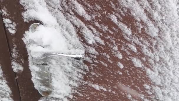 Vista Perto Uma Maçaneta Porta Coberta Neve Inverno — Vídeo de Stock